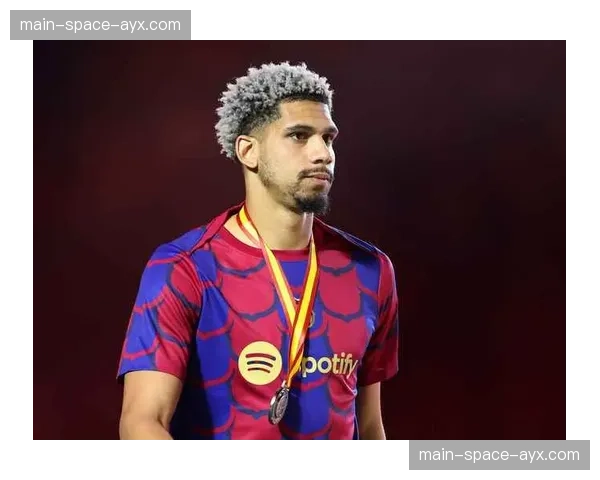 巴萨后卫阿劳霍累计黄牌停赛，将缺席次回合比赛