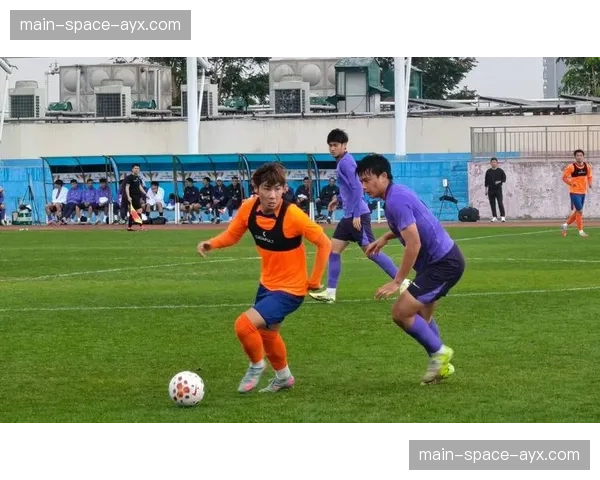 转会传闻:某英超中下游球队球探现身上海,考察申花年轻中卫