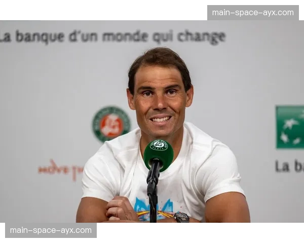 特写:41岁的纳达尔在马德里大师赛首轮出局后的告别仪式 特写:41岁的纳达尔在马德里大师赛首轮出局后的告别仪式